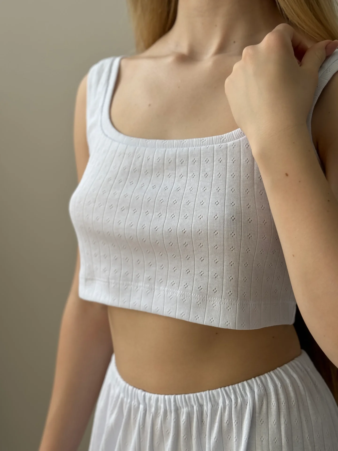 Top mini z ribany prążkowanej, biały