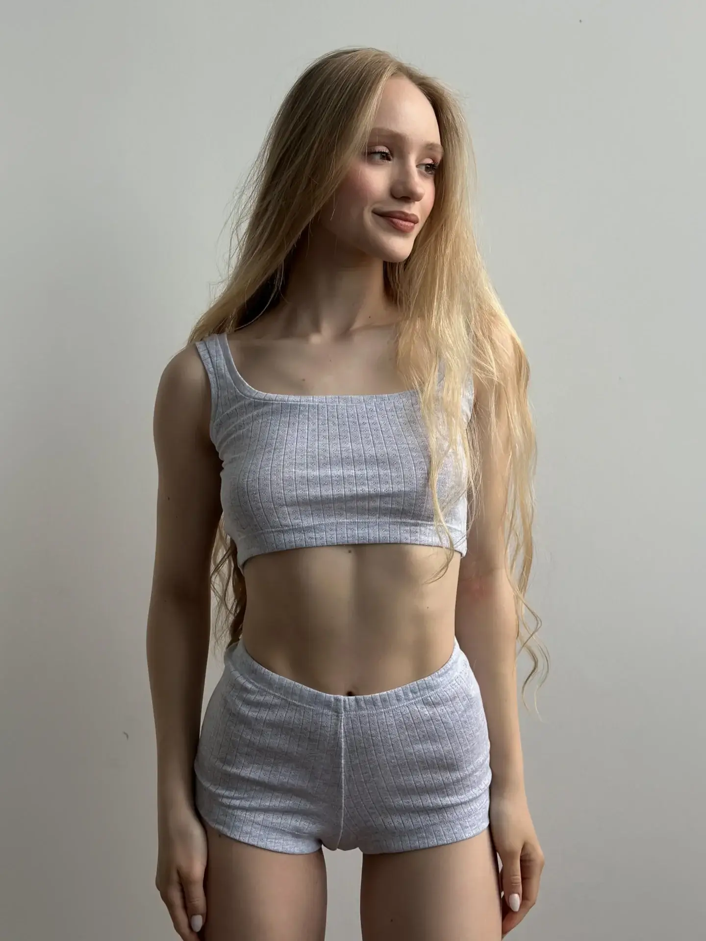 Top mini z ribany prążkowanej, szary