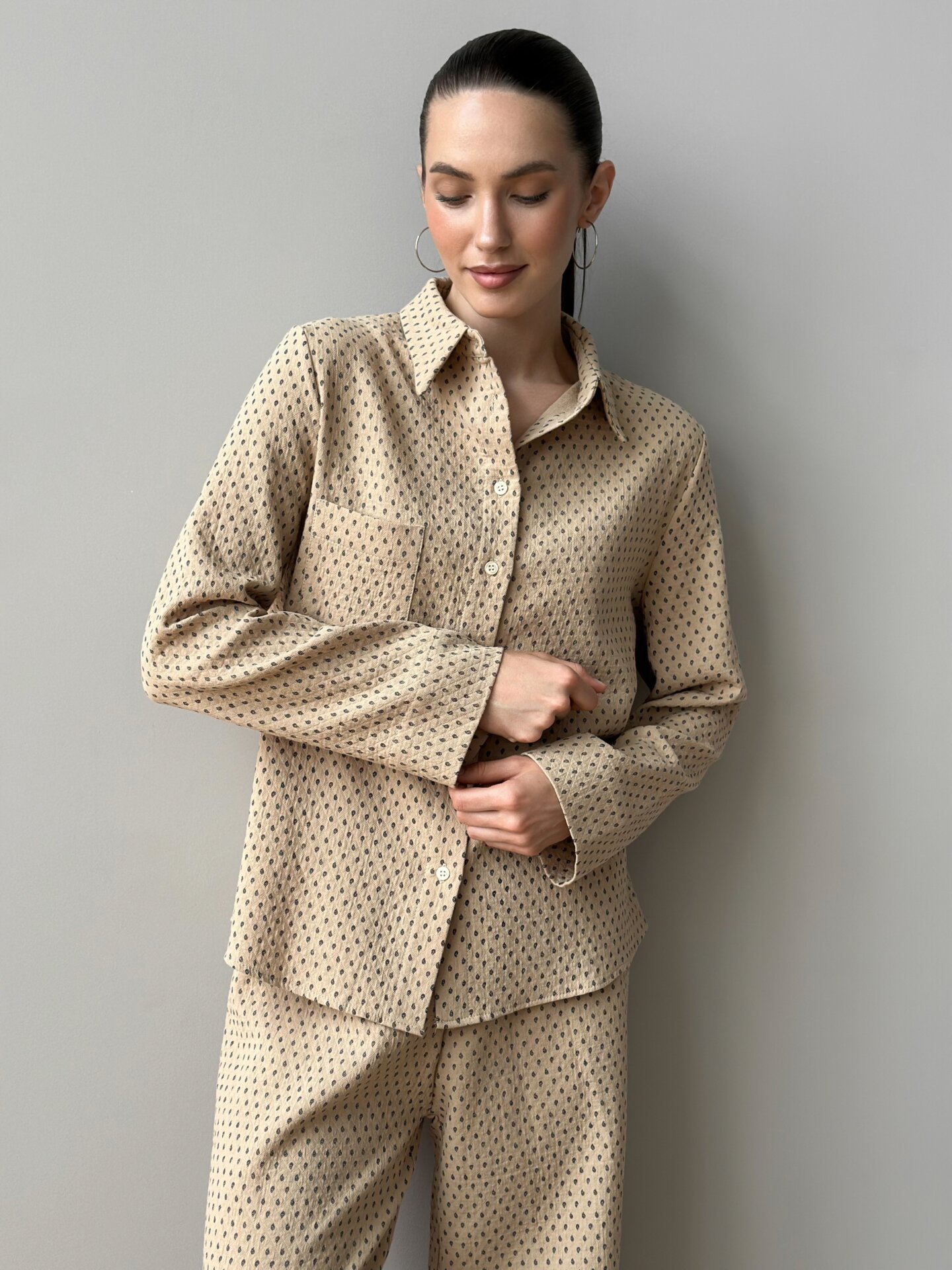 Komplet koszula i spodnie, z bawełny pikowanej, brązowy w ogórki