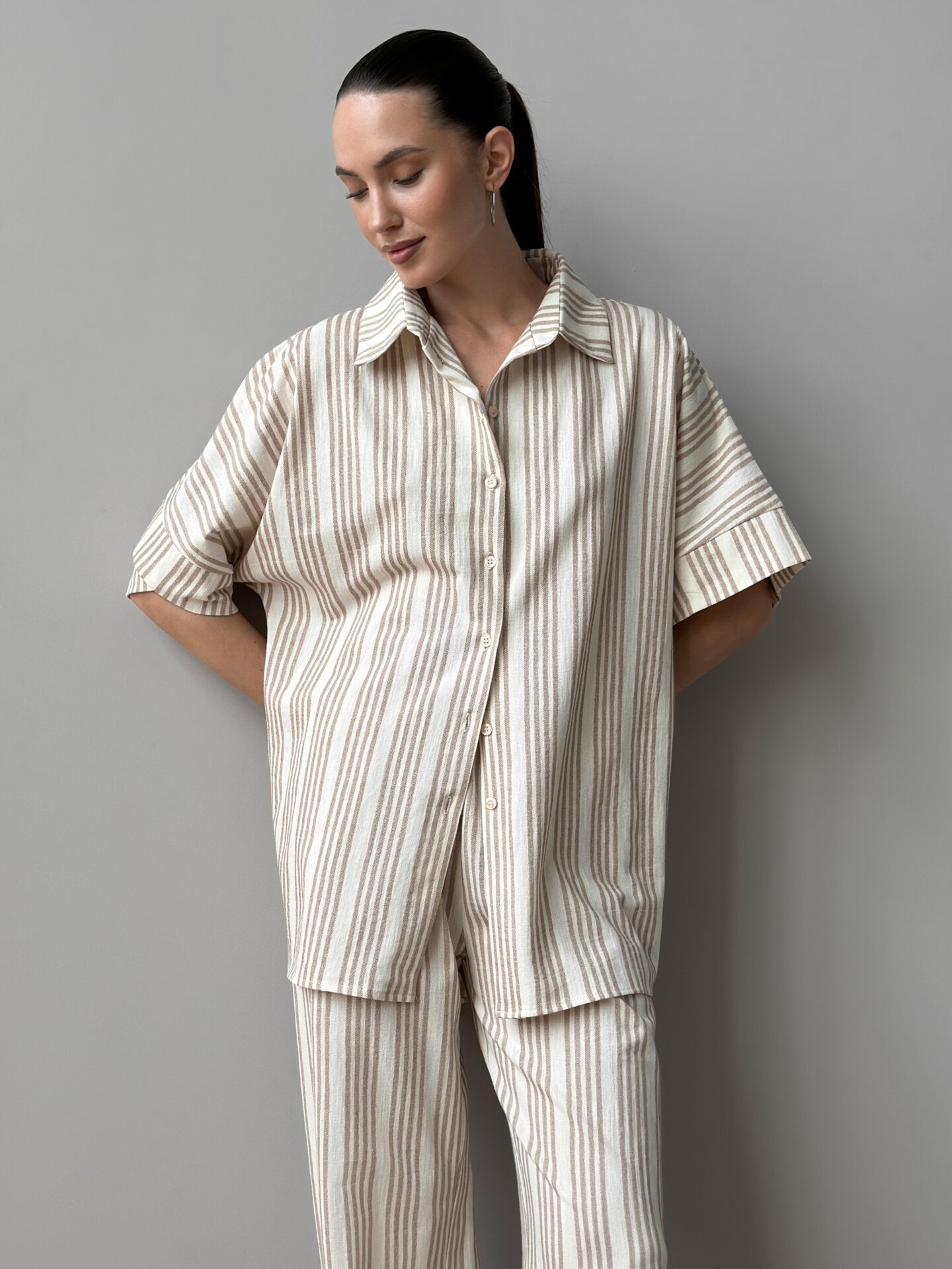 Komplet koszula z krótkim rękawem i spodnie, z bawełny, w beżowe paski