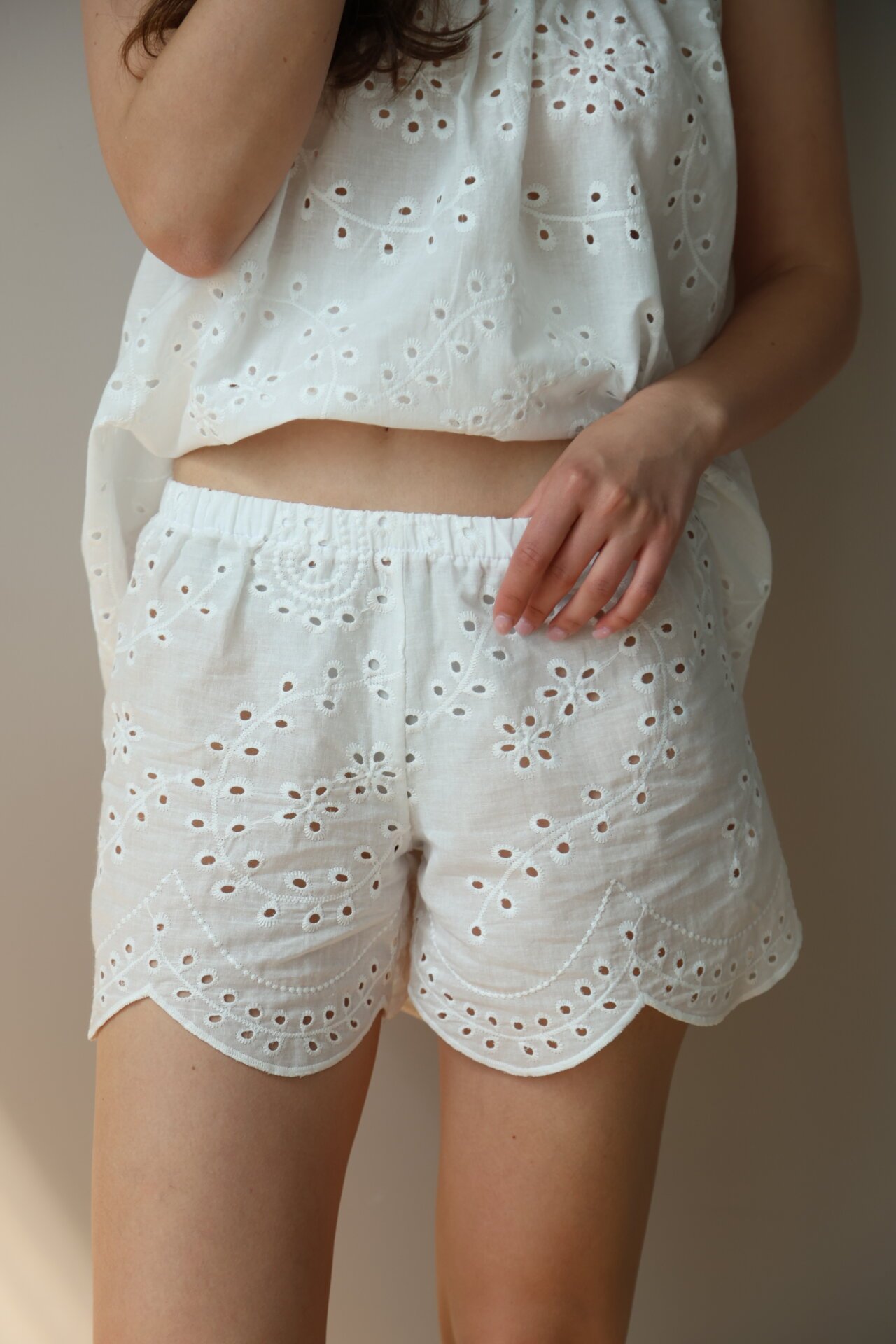 Szorty Mono z bawełny, haft ażurowy „gałązka”, białe