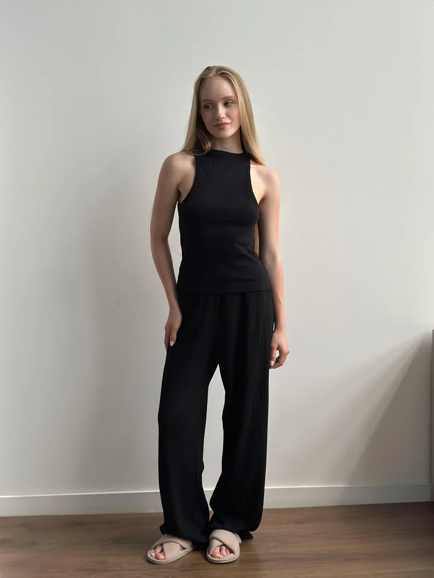 Spodnie szerokie z ribany prążkowanej, czarne