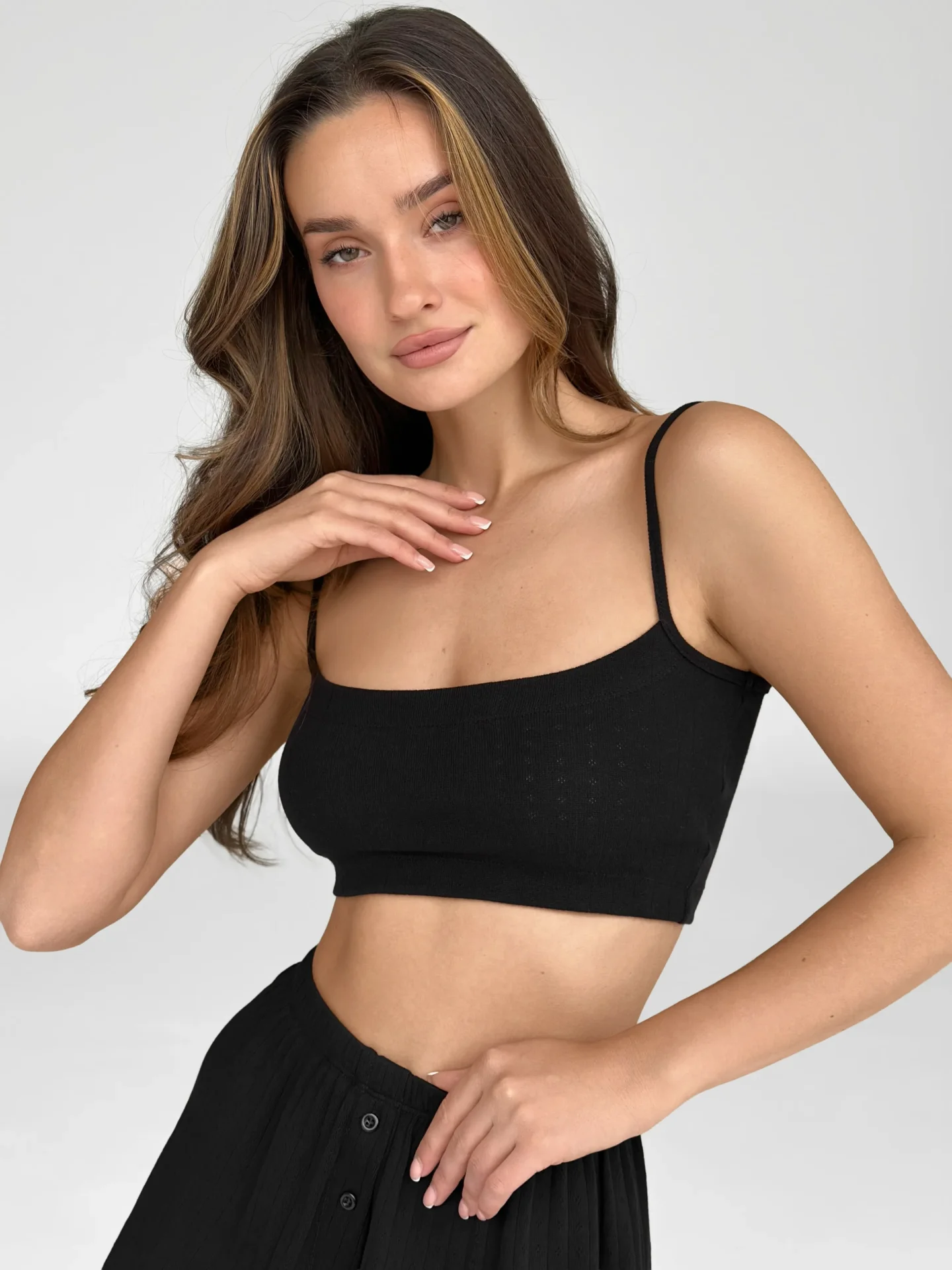 Top mini na ramiączkach, z ribany prążkowanej, czarny