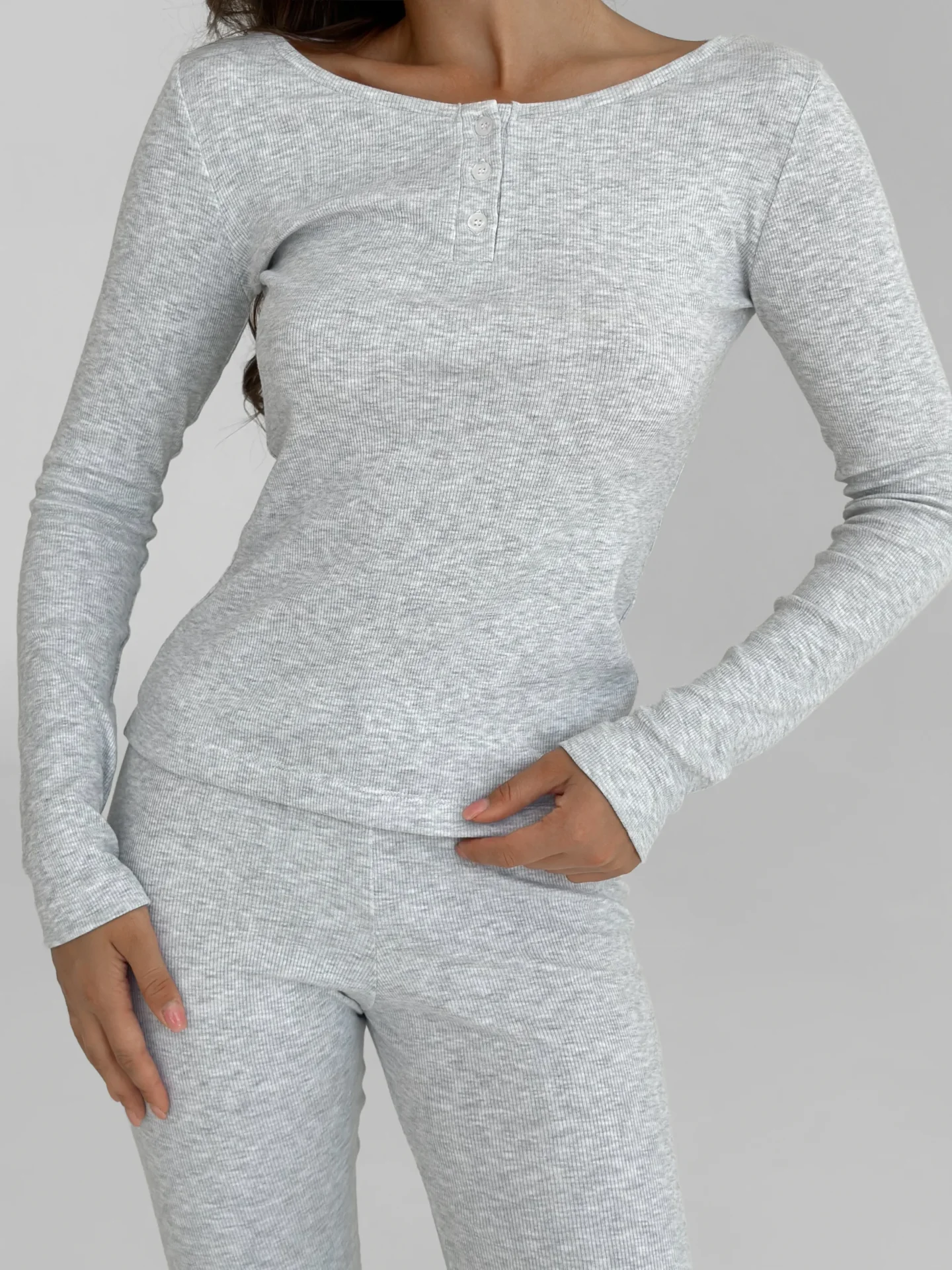 Koszulka longsleeve z dekoltem na guziki, z dzianiny prążkowanej, szara