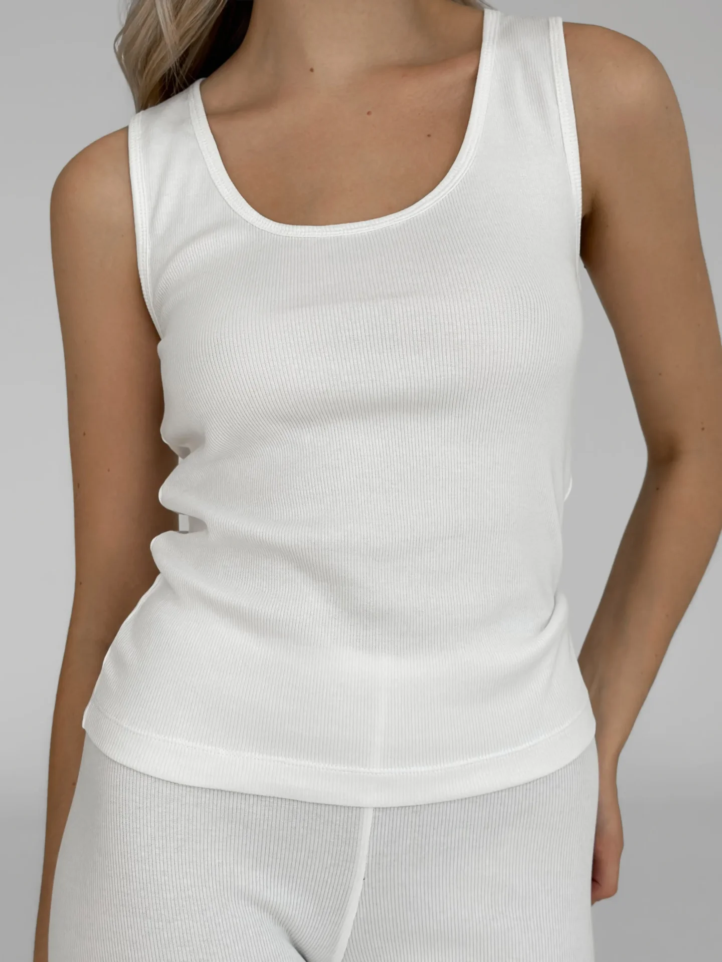 Koszulka bez rękawów, z dzianiny prążkowanej, mleczna
