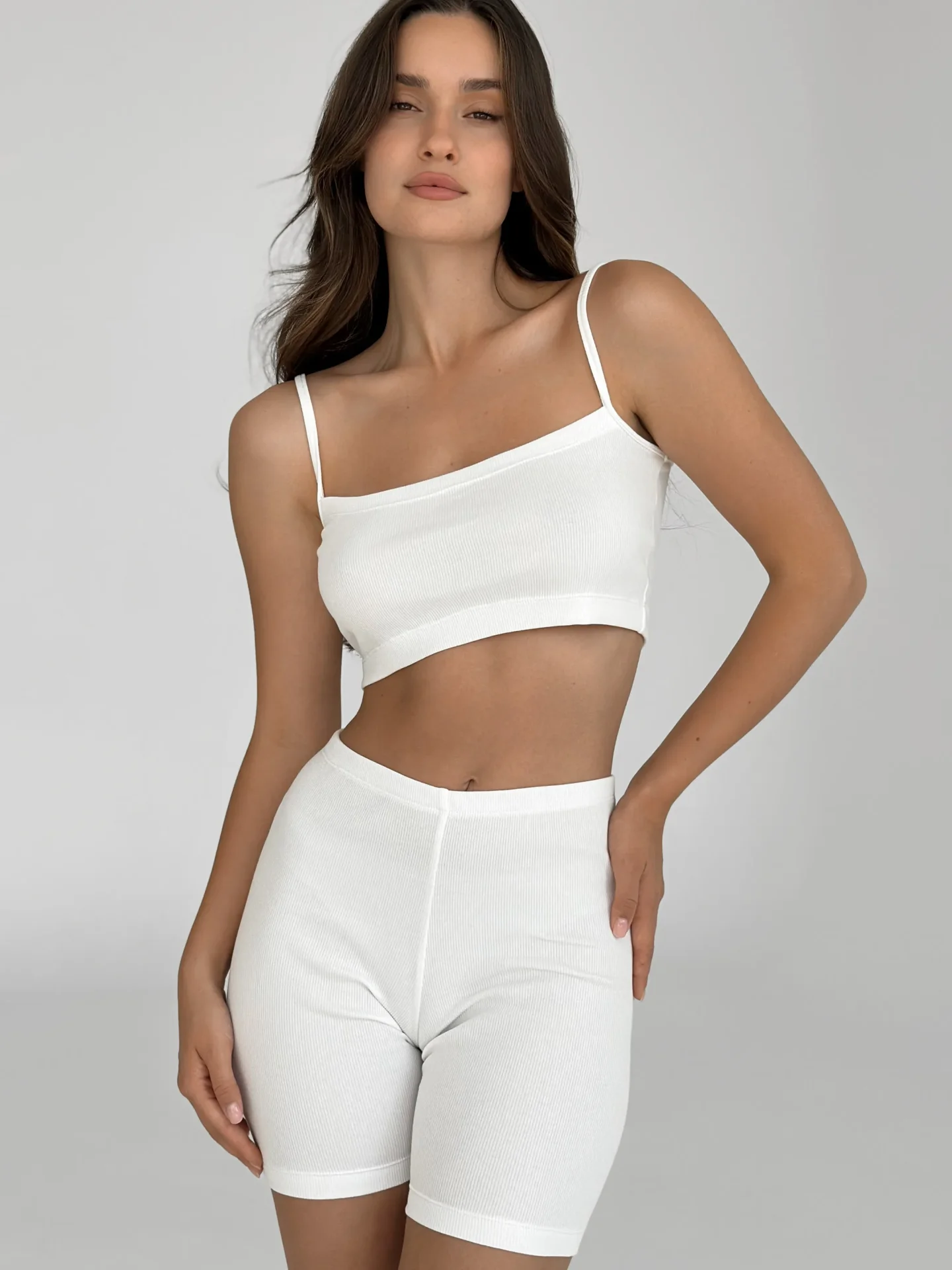 Top mini na ramiączkach, z dzianiny prążkowanej, mleczny