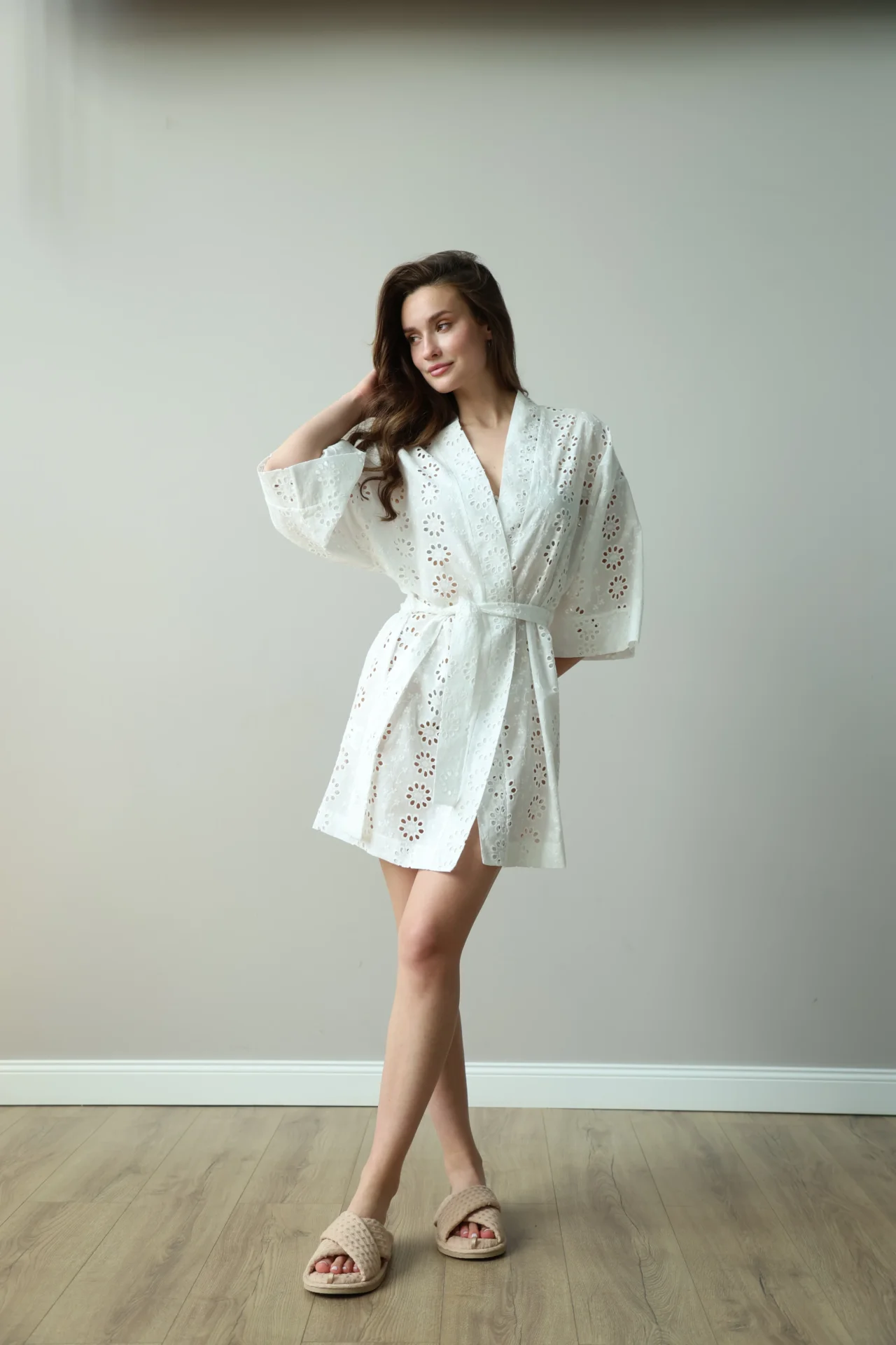 Szlafrok krótki kimono z bawełny, haft ażurowy „duży kwiat”, biały