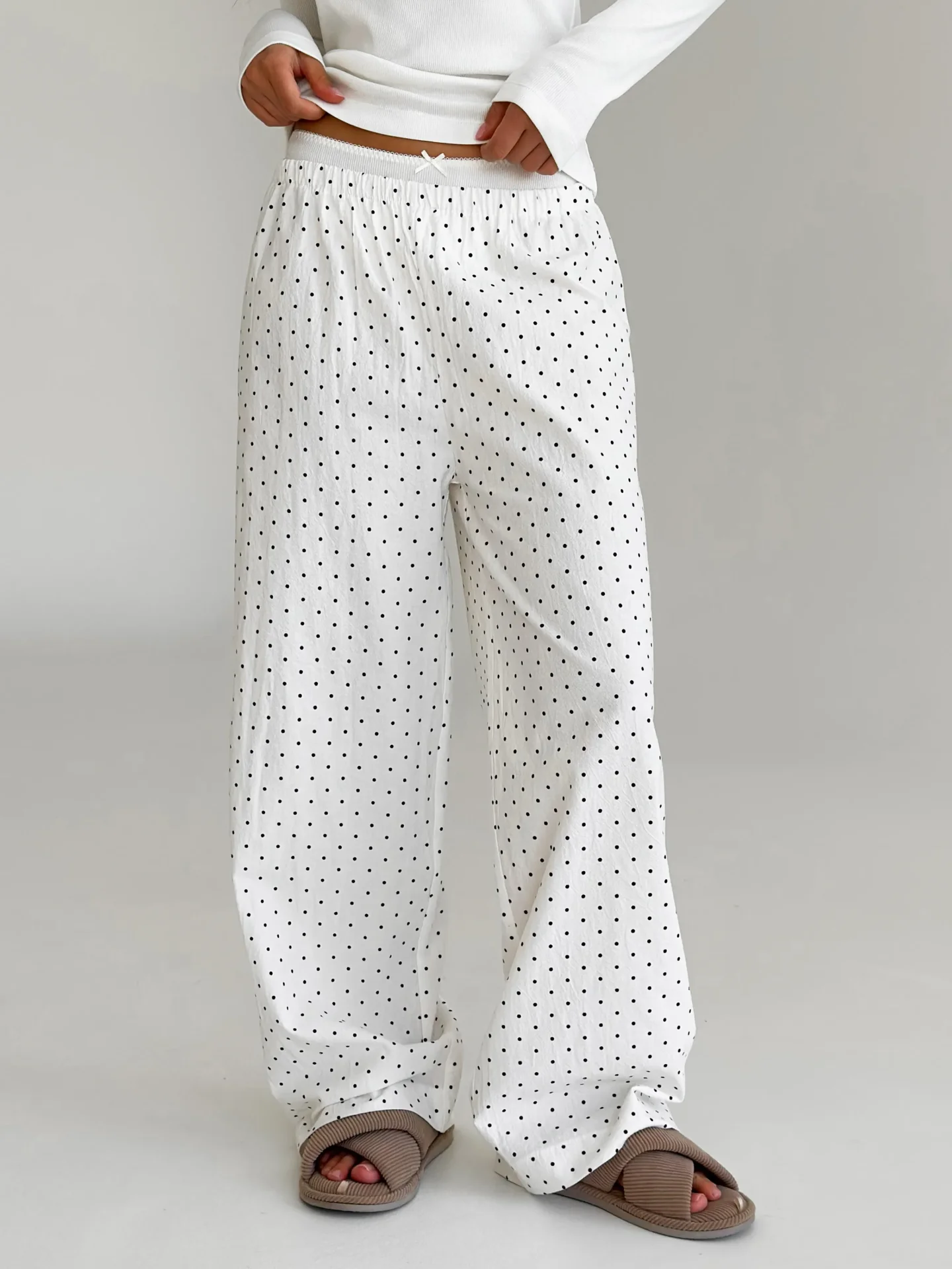 Spodnie Mono z bawełny pranej, mleczne w czarne groszki